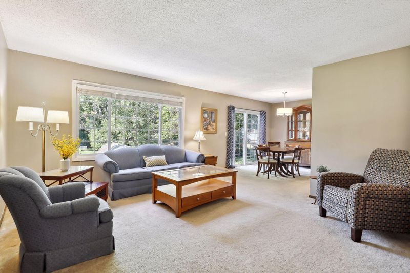 3105 E 125th St, Burnsville, MN 55337
