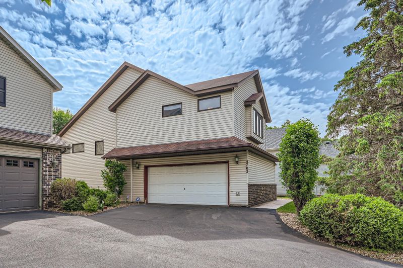 5702 Birch Trl, Shoreview, MN 55126