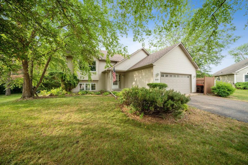 2171 Grafton Ave N, Oakdale, MN 55128