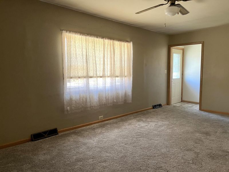 688 Collins Ave, Windom, MN 56101