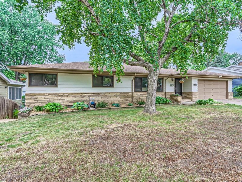 4525 Louisiana Ave N, Crystal, MN 55428