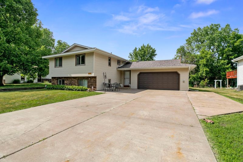 771 Hiawatha Ave, Vadnais Heights, MN 55127
