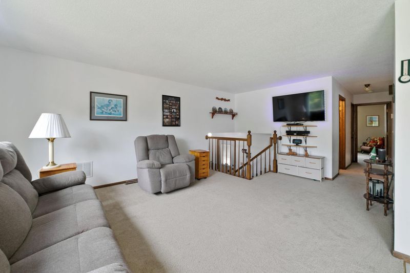 771 Hiawatha Ave, Vadnais Heights, MN 55127