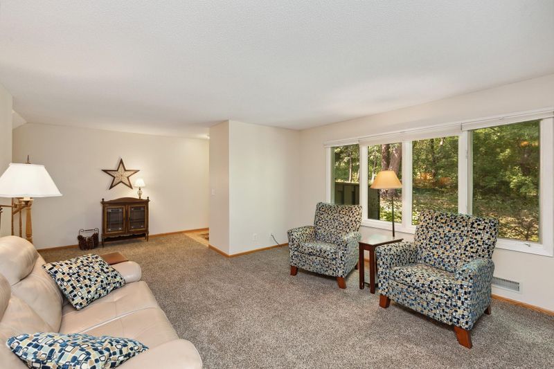 51 Walden St, Burnsville, MN 55337