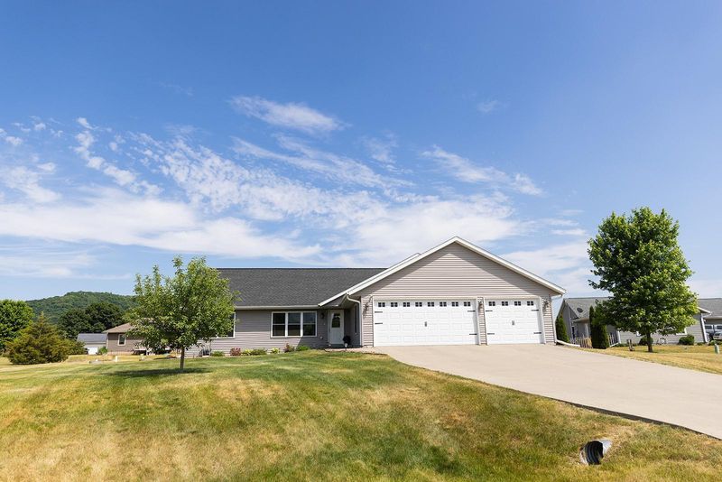 N8342 Bringe Ct, Holmen, WI 54636