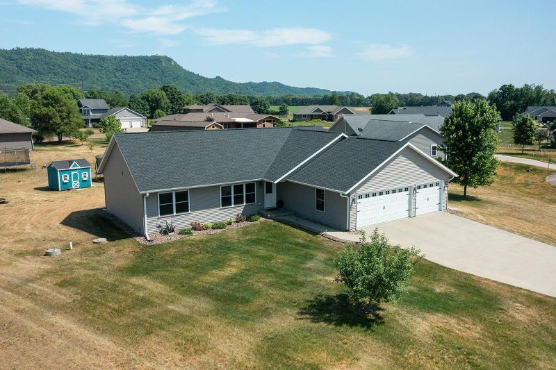 N8342 Bringe Ct, Holmen, WI 54636