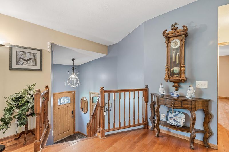 1570 Lois Dr, Shoreview, MN 55126
