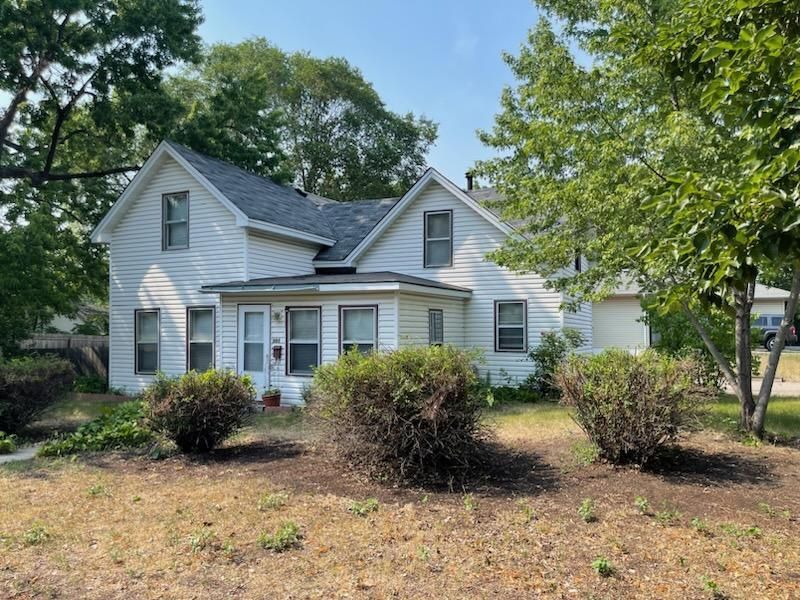 305 Park St, Anoka, MN 55303