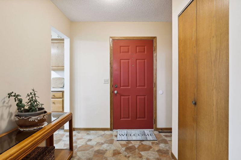 5658 Deer Trl S, Shoreview, MN 55126