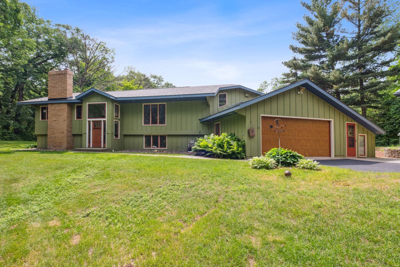 48 Island Rd, North Oaks, MN 55127