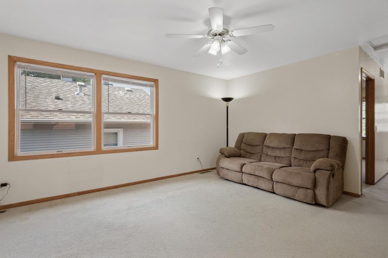 389 Roy St N, Saint Paul, MN 55104