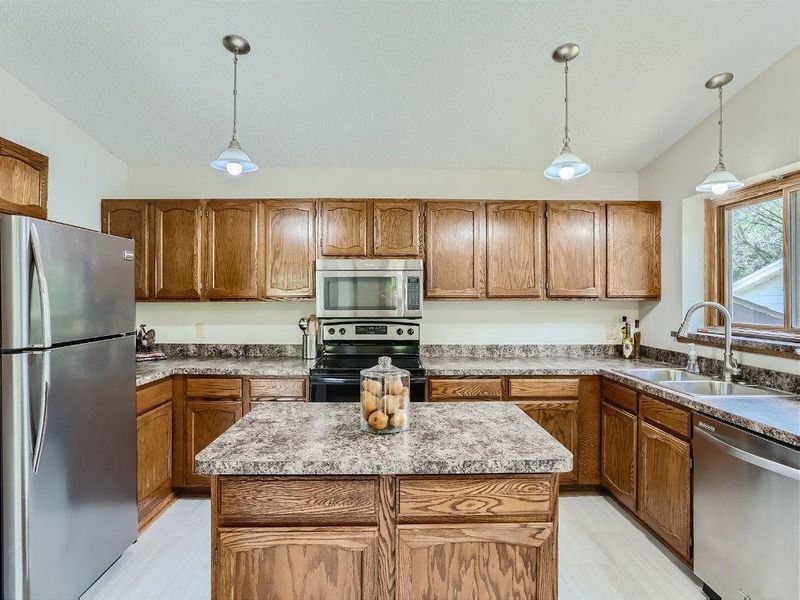 4256 W 131st St, Savage, MN 55378