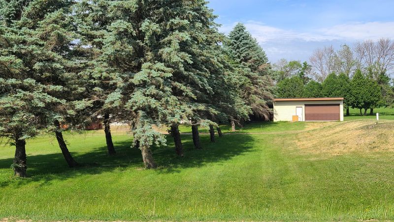 22405 570th Ave, Austin, MN 55912