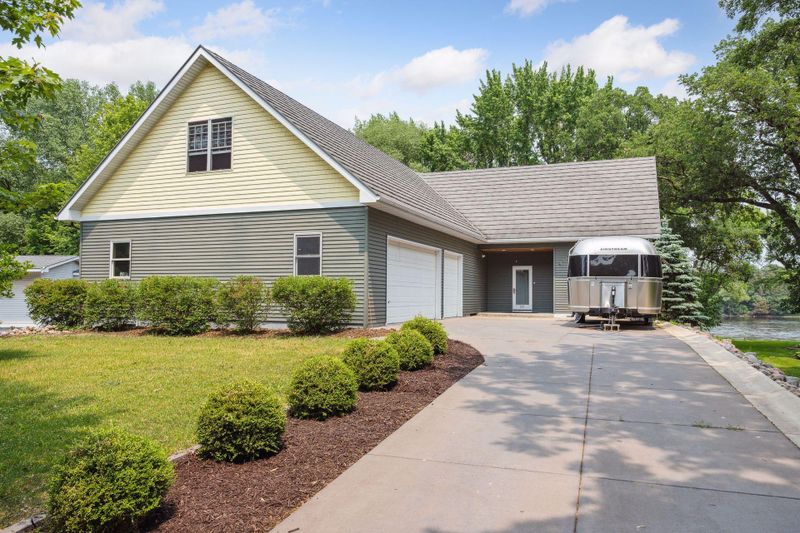 1121 W River St, Monticello, MN 55362