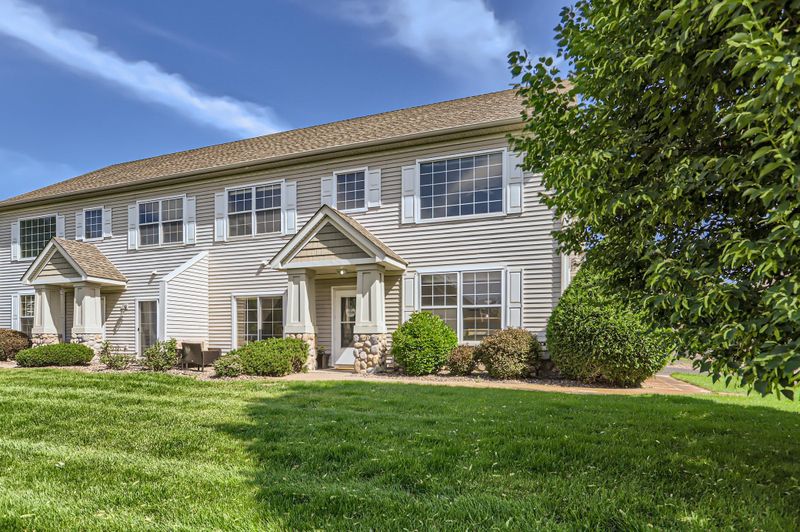 1954 Bluestem Ln, Shoreview, MN 55126