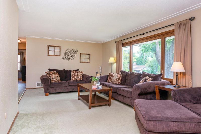 2014 Pleasant View Dr, New Brighton, MN 55112