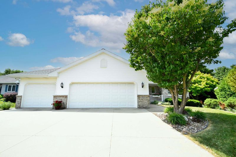 911 Pine Ct NE, Pine Island, MN 55963