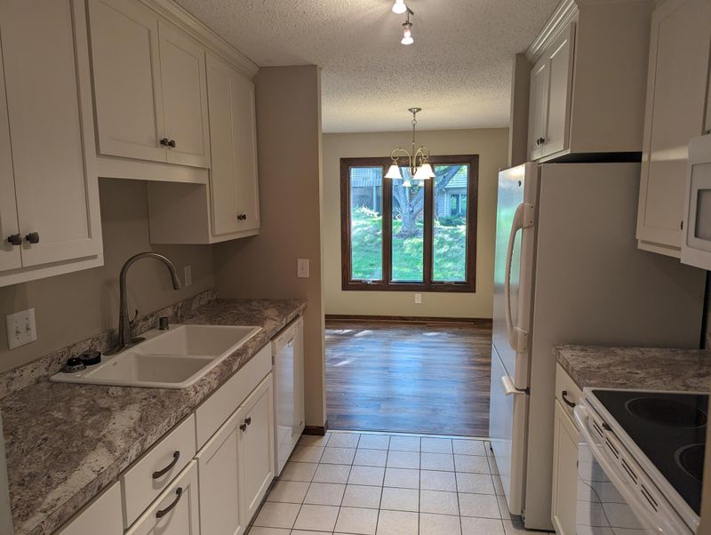 6326 Red Fox Ln, Edina, MN 55436