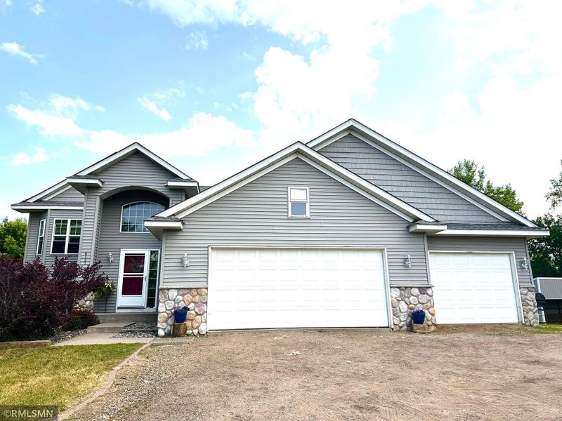 8121 211th Ave NW, Elk River, MN 55330