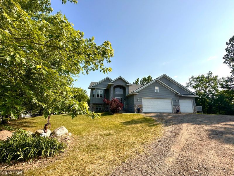 8121 211th Ave NW, Elk River, MN 55330