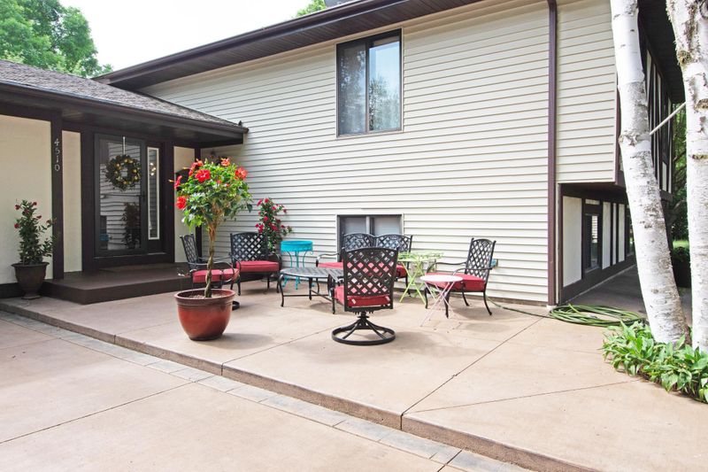 4510 Upland Ln N, Plymouth, MN 55446