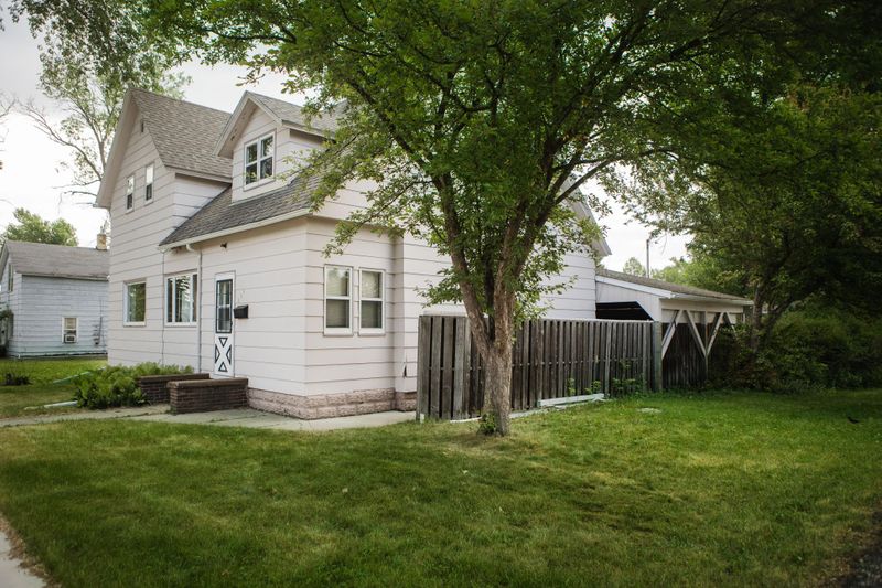 111 W 9th St, Morris, MN 56267