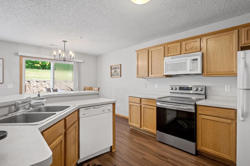 404 Pleasant Ln, Chaska, MN 55318
