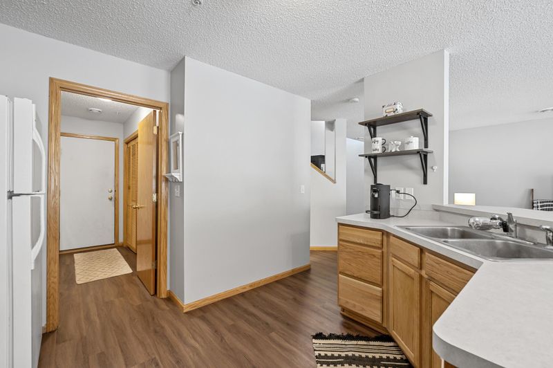 404 Pleasant Ln, Chaska, MN 55318