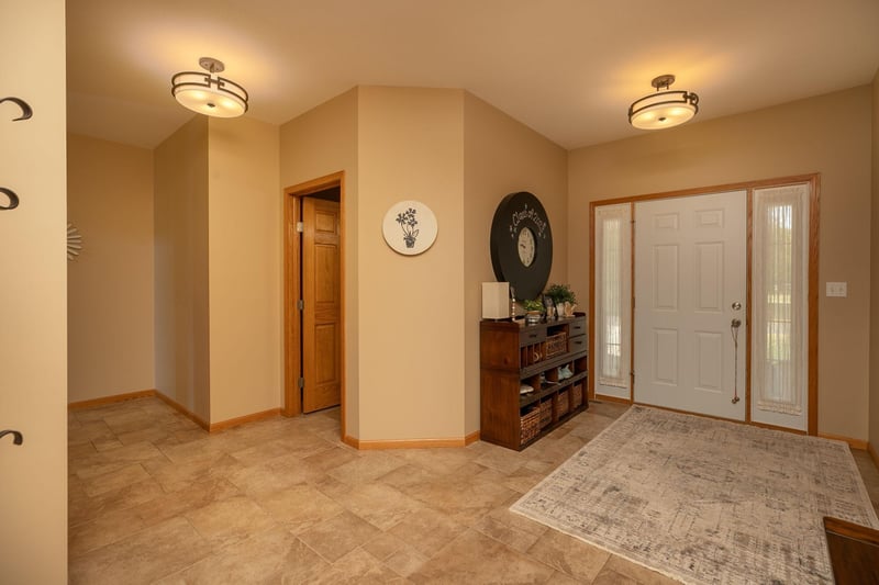 411 2nd St SE, Hayfield, MN 55940