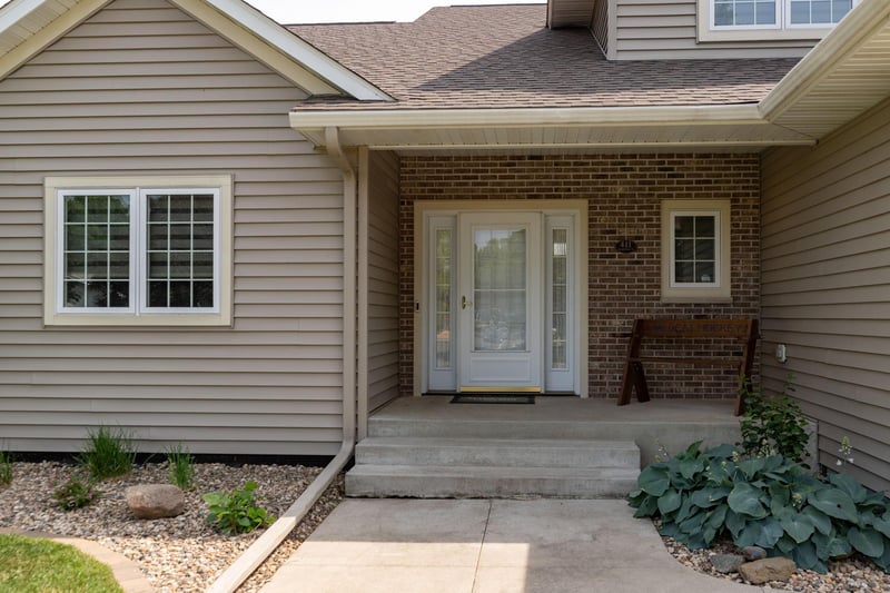 411 2nd St SE, Hayfield, MN 55940