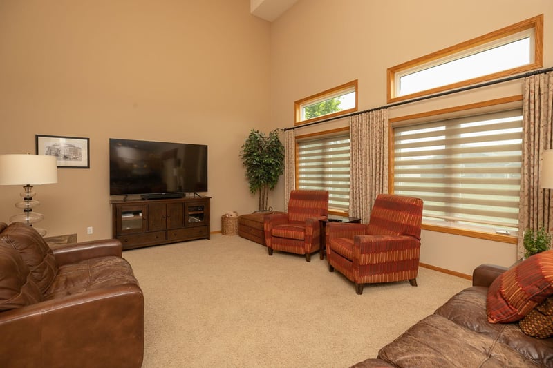 411 2nd St SE, Hayfield, MN 55940