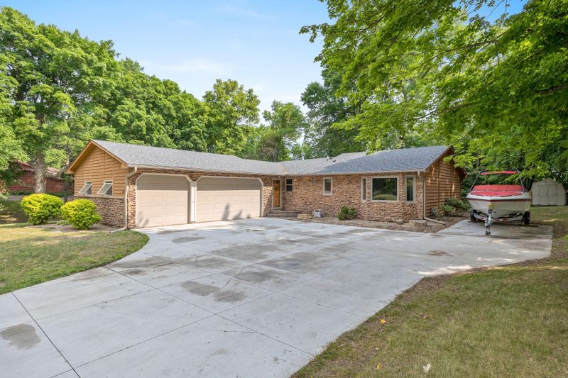 4550 S Lake Sarah Dr, Independence, MN 55359