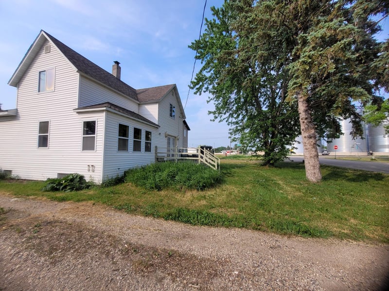 104 W Main Ave, Hoffman, MN 56339