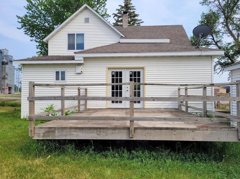104 W Main Ave, Hoffman, MN 56339