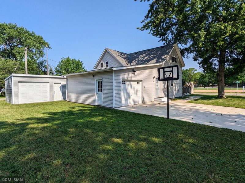 105 5th St, Danube, MN 56230