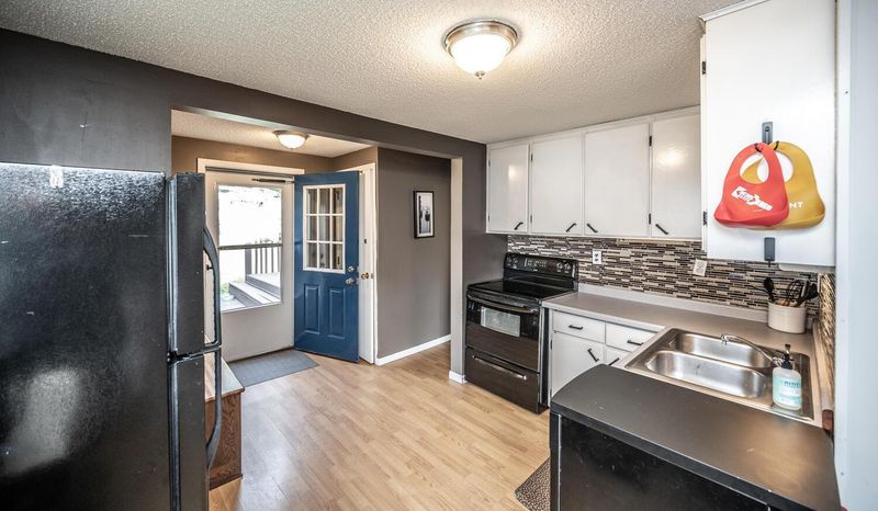 1831 Pleasant St, Lauderdale, MN 55113