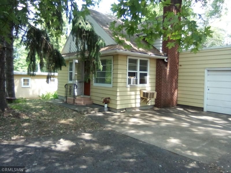 5043 Granada Ave N, Oakdale, MN 55128