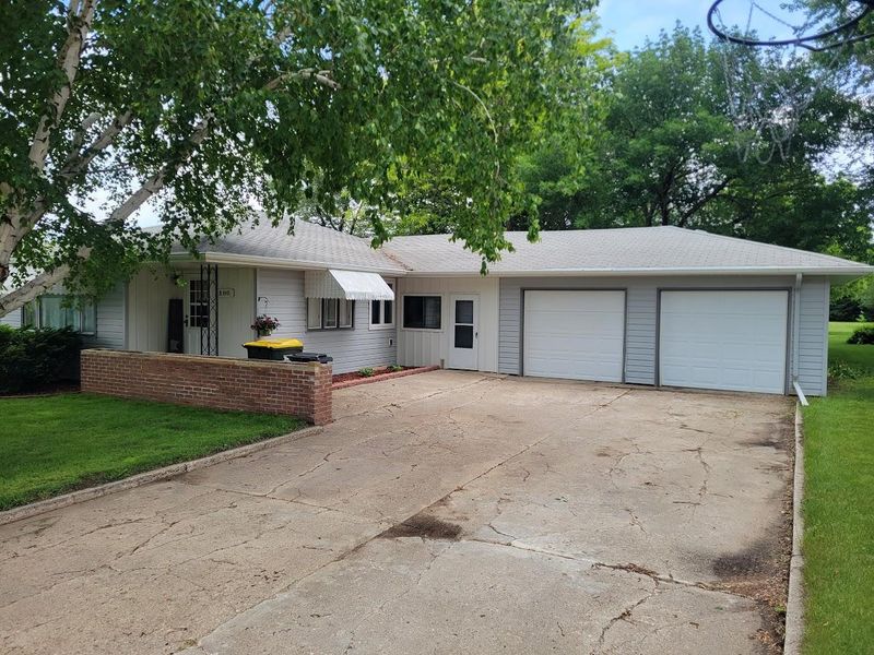 100 5th St, Walnut Grove, MN 56180