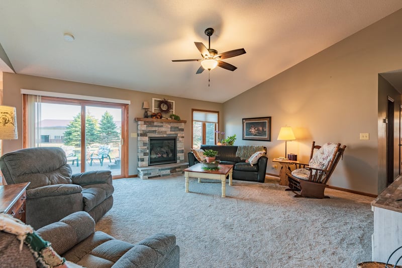 9130 250th St E, Hampton, MN 55031
