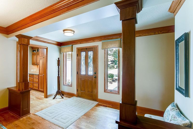 4430 College Heights Cir, Bloomington, MN 55437