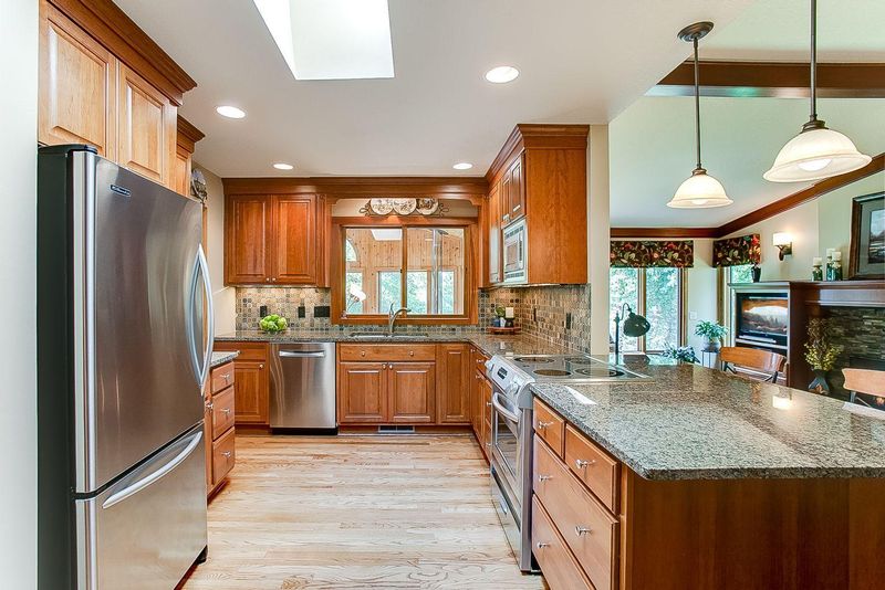 4430 College Heights Cir, Bloomington, MN 55437