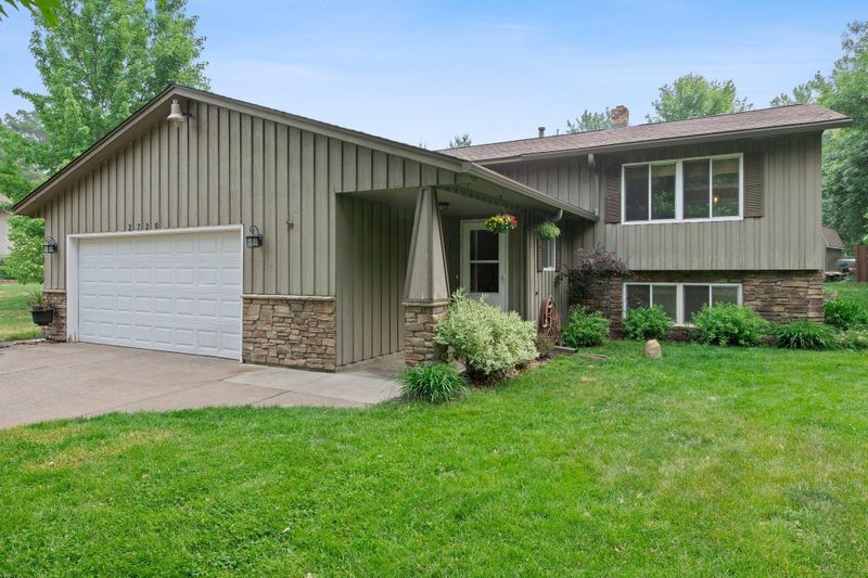 2720 Maple Dr S, Cambridge, MN 55008