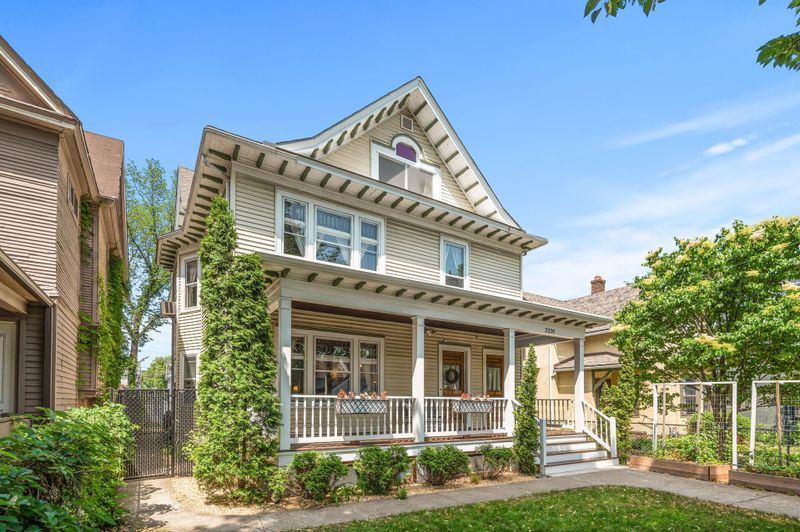 2220 11th Ave S, Minneapolis, MN 55404