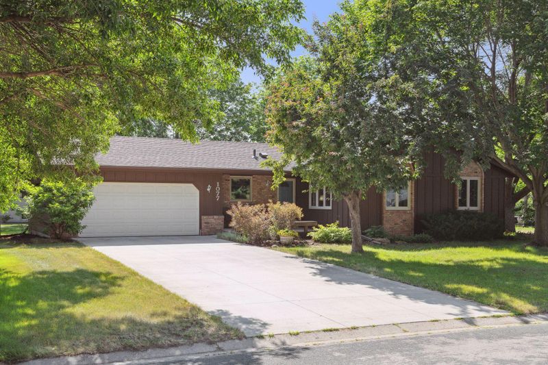 1077 Merrifield St, Shakopee, MN 55379