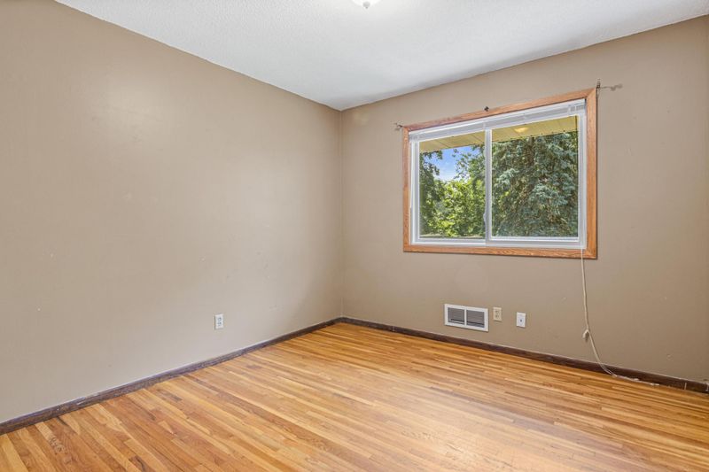 8463 Hillside Trl S, Cottage Grove, MN 55016