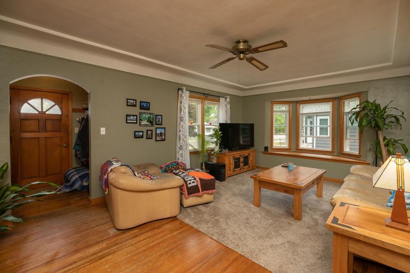 507 N Mantorville Ave, Kasson, MN 55944