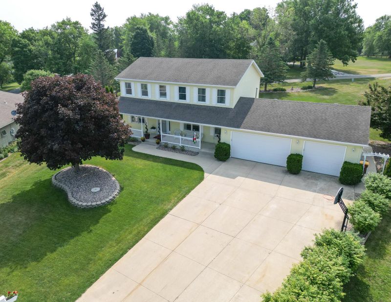 806 Crestwood Ct, Spring Valley, MN 55975