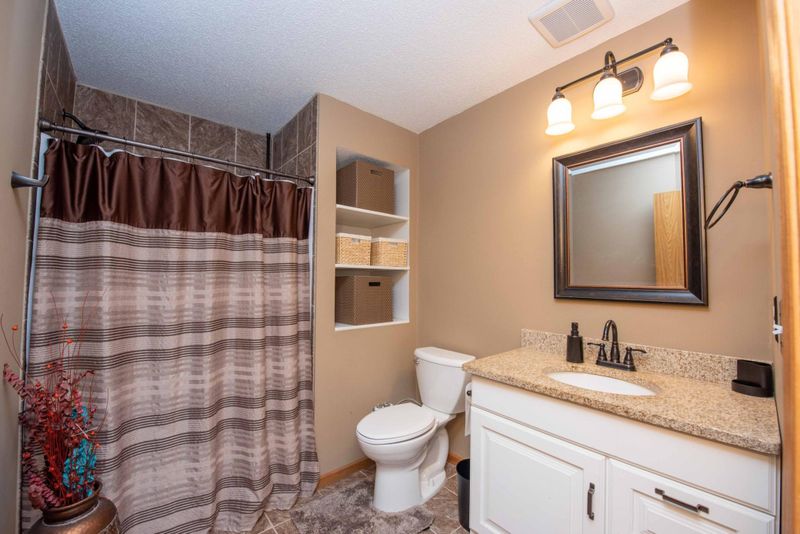 21002 Magnolia St NW, Oak Grove, MN 55011