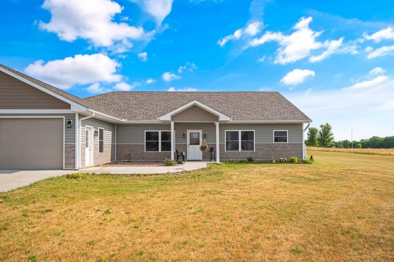 2640 278th Ct NE, Isanti, MN 55040