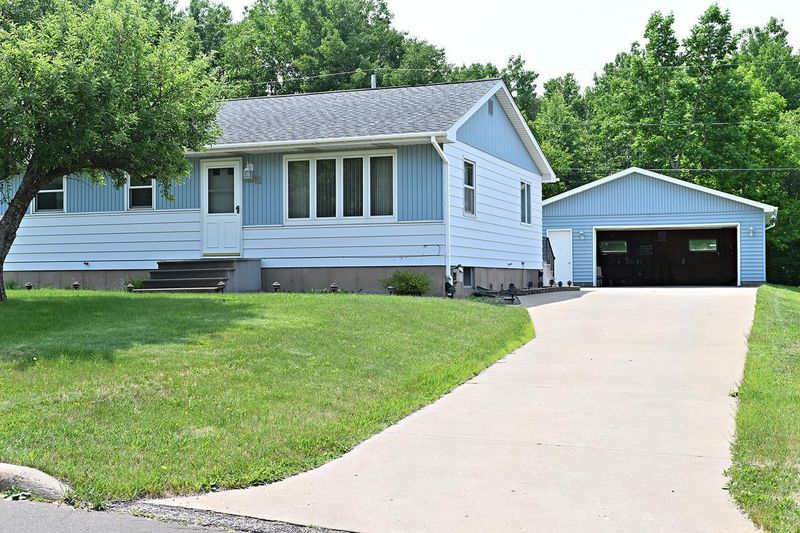 2012 E 31st St, Hibbing, MN 55746